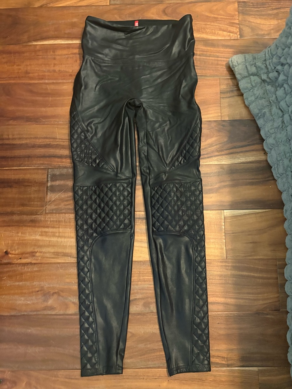 SPANX Faux Leather Moto Leggings Black Quilted Panel High Rise Size M (1343)